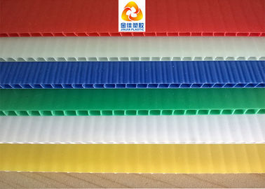 Hojas plásticas acanaladas de los diversos colores para muchos usos en diversas industrias